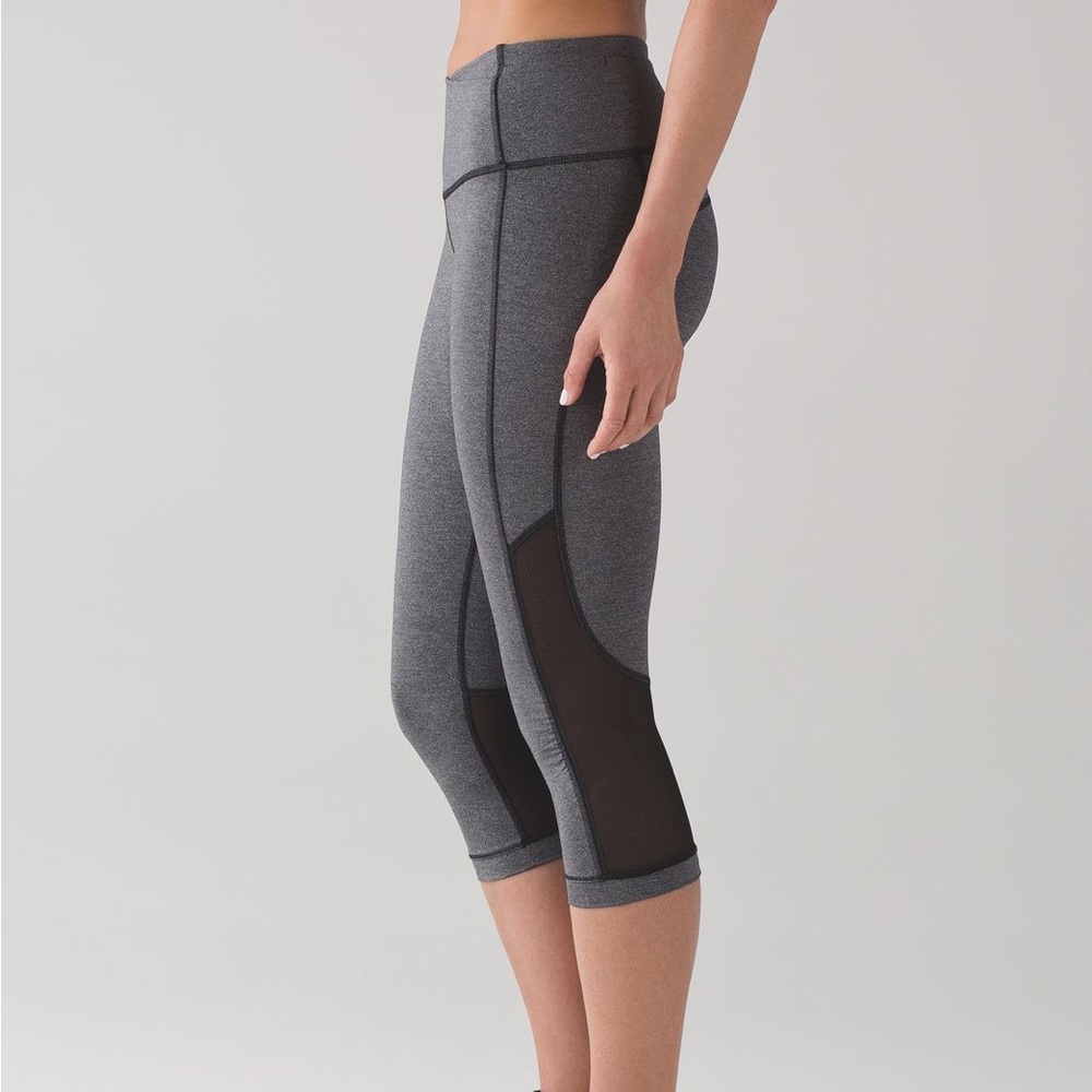 EUC Lululemon Gear Up Crop Size 6